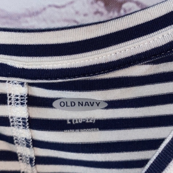 🌸Price Firm Old Navy Top Size 10/12 - Picture 2 of 3